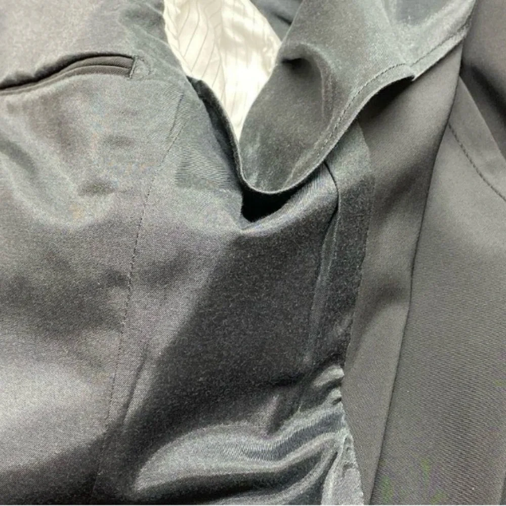 Theory Classic Black two button front Men's Blazer size 36.